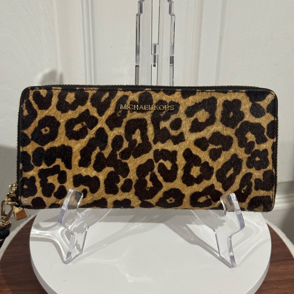 Michael Kors Animal Print Wallet in Black and Tan- Calf hair🐆🐆🐆